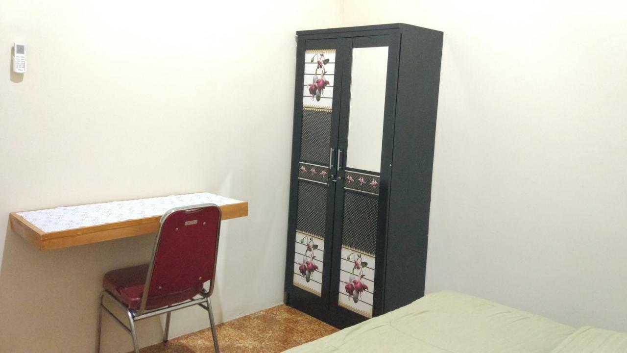 Reddoorz Syariah @ Sakinah Guesthouse Sragen Dış mekan fotoğraf