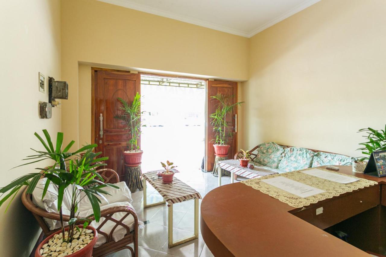 Reddoorz Syariah @ Sakinah Guesthouse Sragen Dış mekan fotoğraf