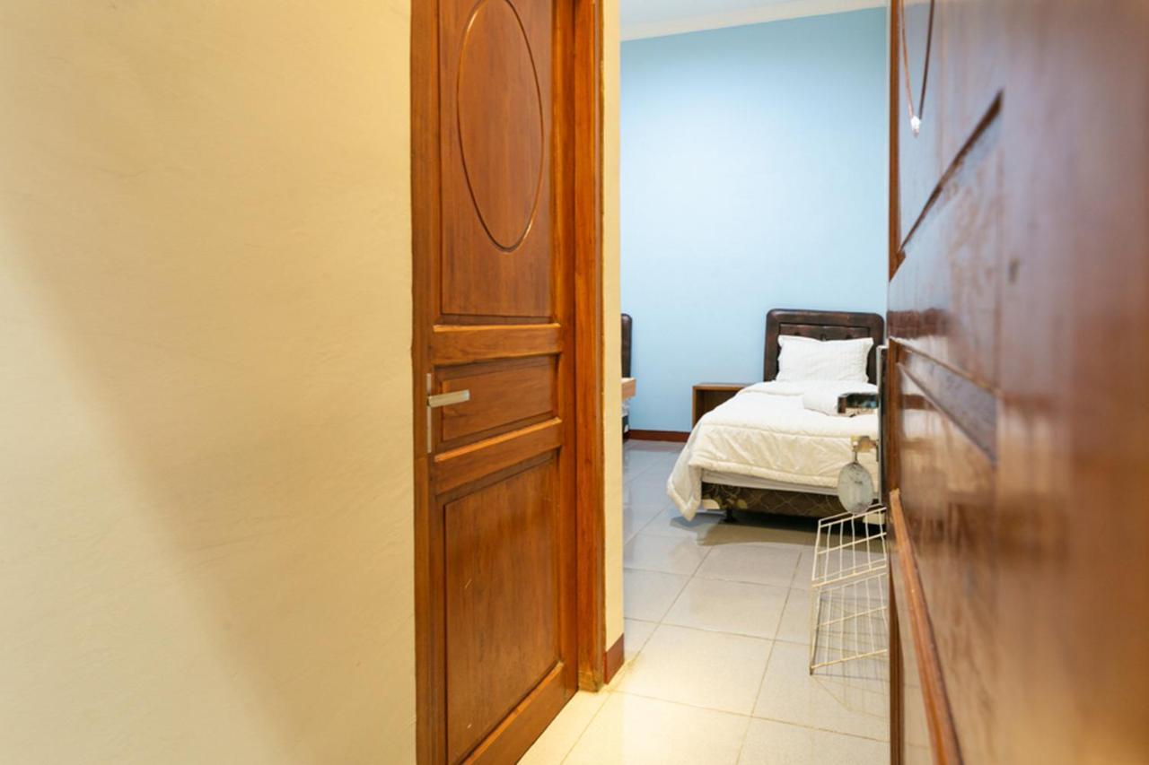 Reddoorz Syariah @ Sakinah Guesthouse Sragen Dış mekan fotoğraf