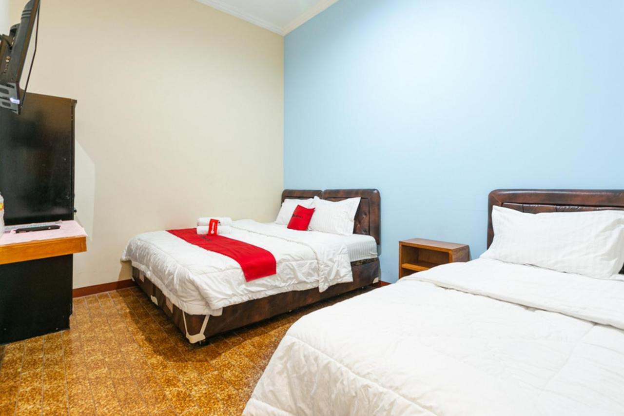 Reddoorz Syariah @ Sakinah Guesthouse Sragen Dış mekan fotoğraf