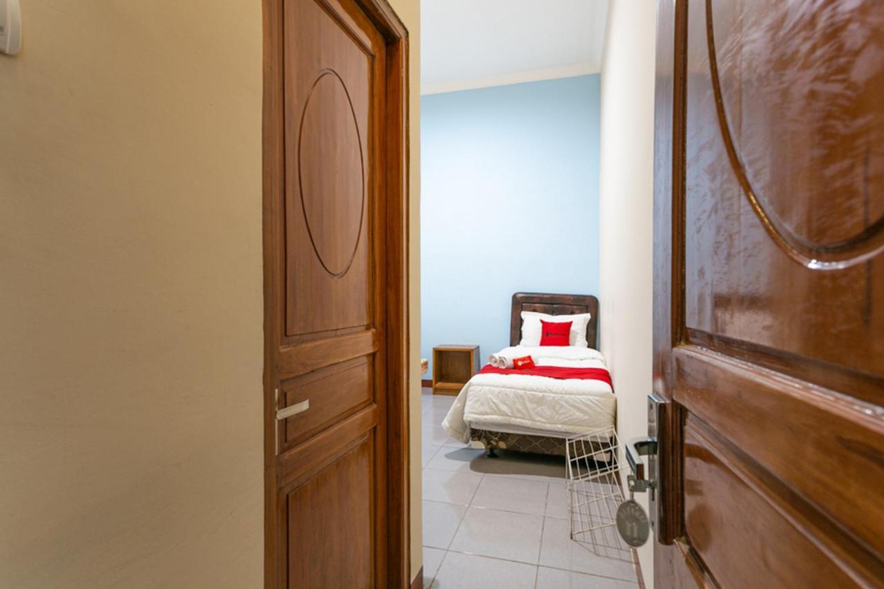 Reddoorz Syariah @ Sakinah Guesthouse Sragen Dış mekan fotoğraf
