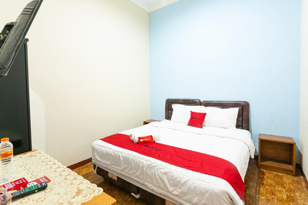 Reddoorz Syariah @ Sakinah Guesthouse Sragen Dış mekan fotoğraf