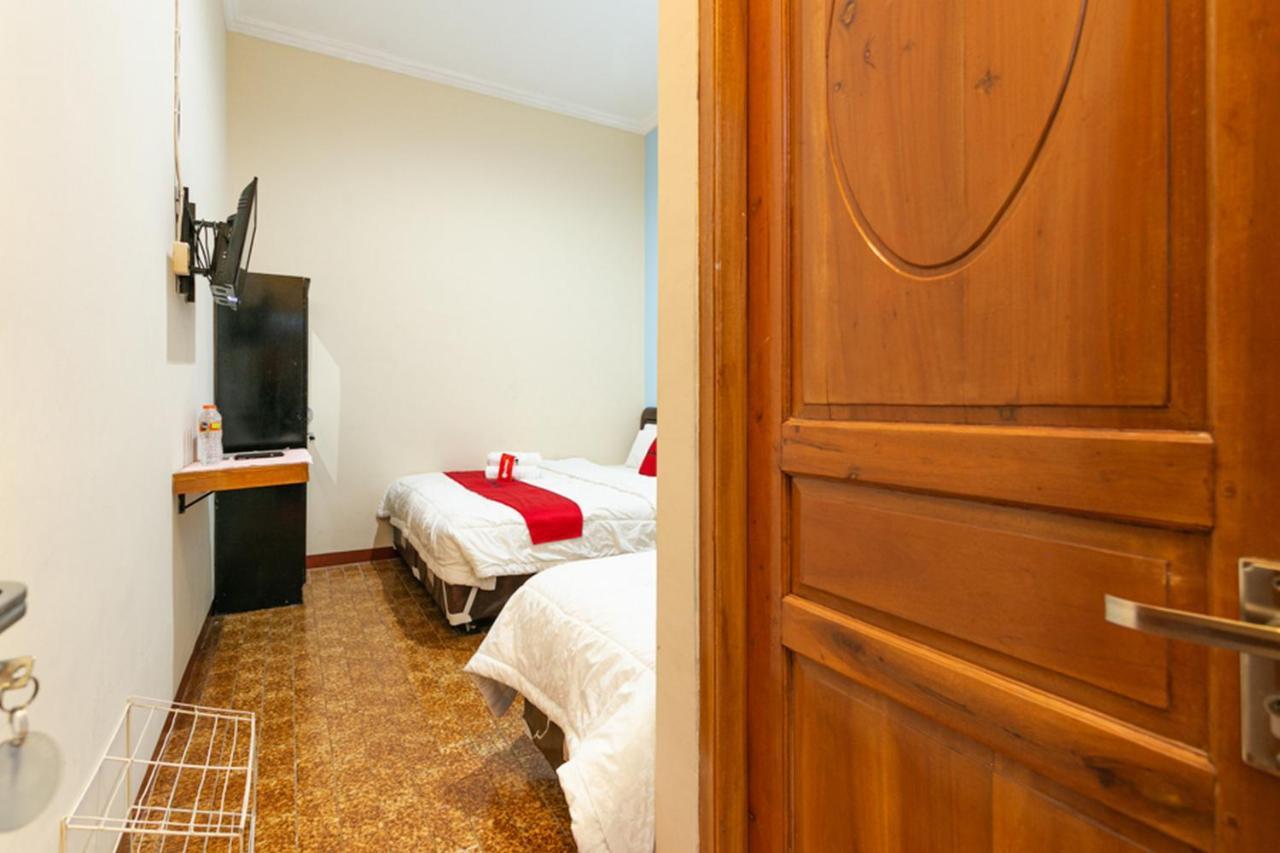 Reddoorz Syariah @ Sakinah Guesthouse Sragen Dış mekan fotoğraf