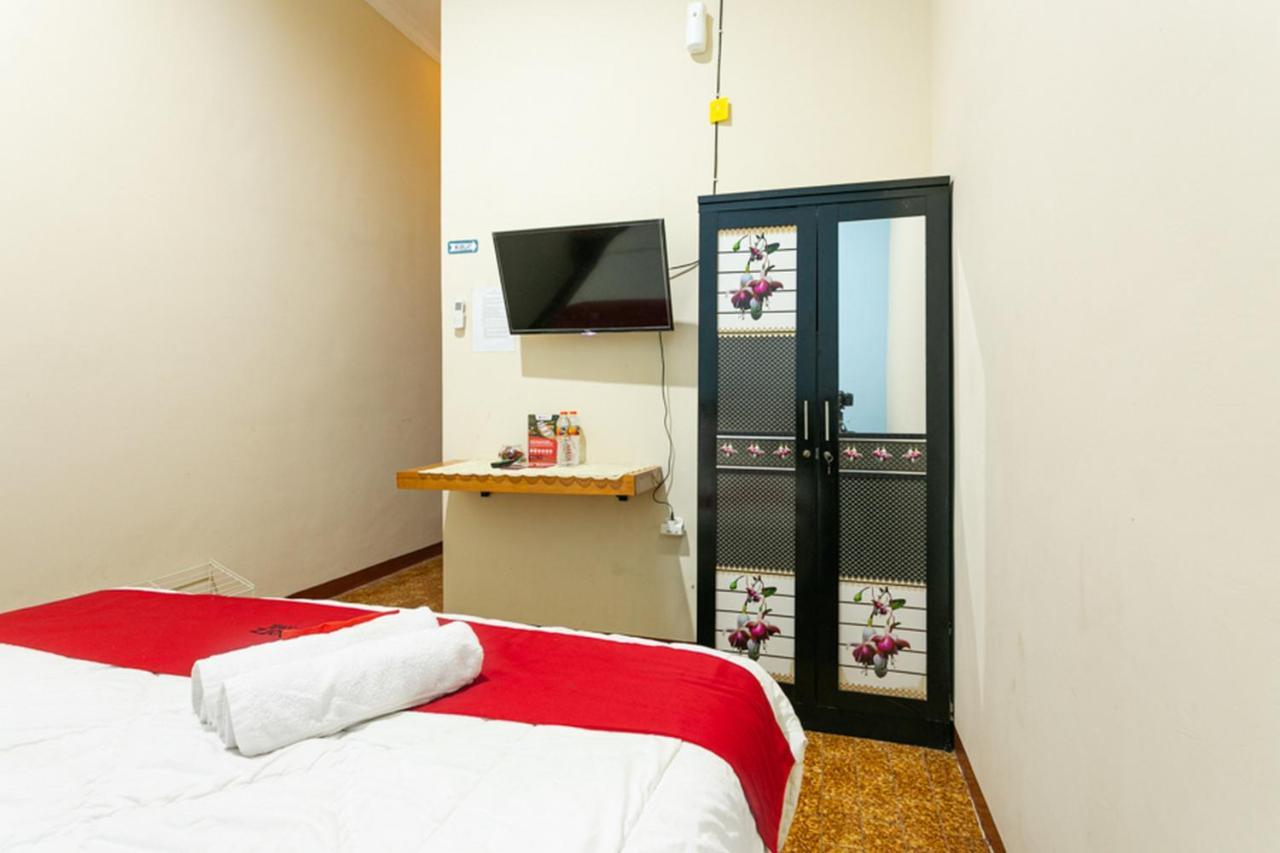Reddoorz Syariah @ Sakinah Guesthouse Sragen Dış mekan fotoğraf