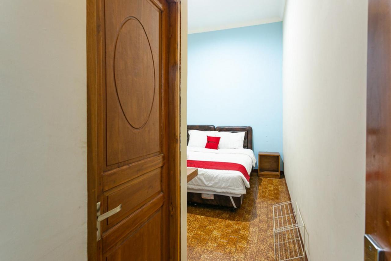 Reddoorz Syariah @ Sakinah Guesthouse Sragen Dış mekan fotoğraf