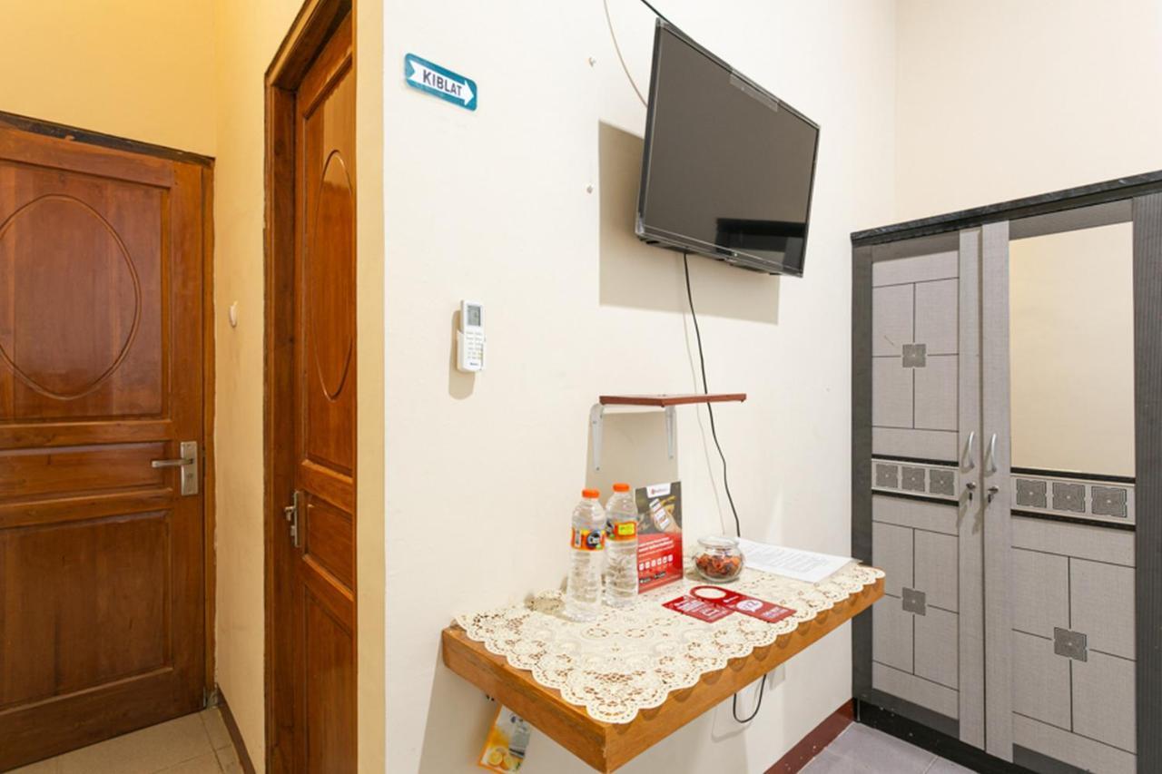 Reddoorz Syariah @ Sakinah Guesthouse Sragen Dış mekan fotoğraf