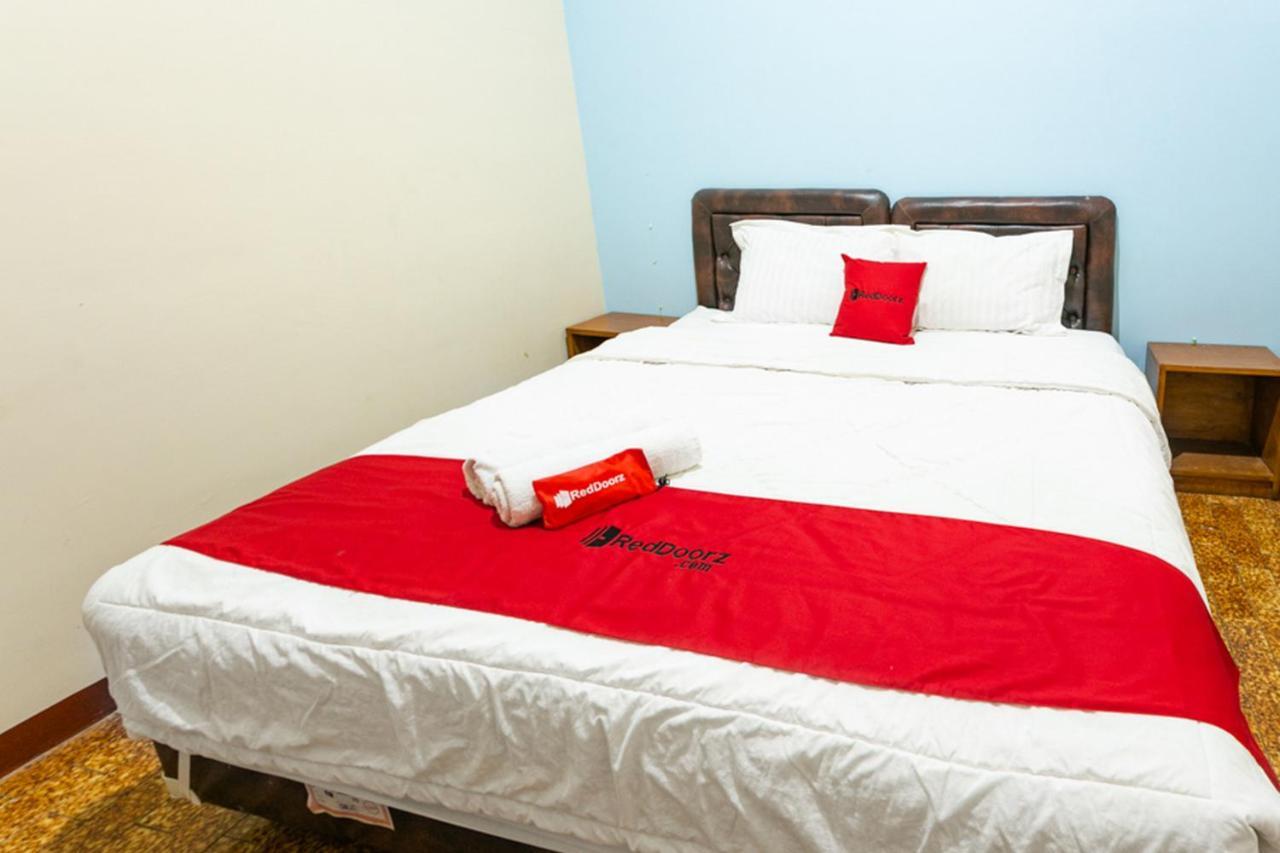 Reddoorz Syariah @ Sakinah Guesthouse Sragen Dış mekan fotoğraf